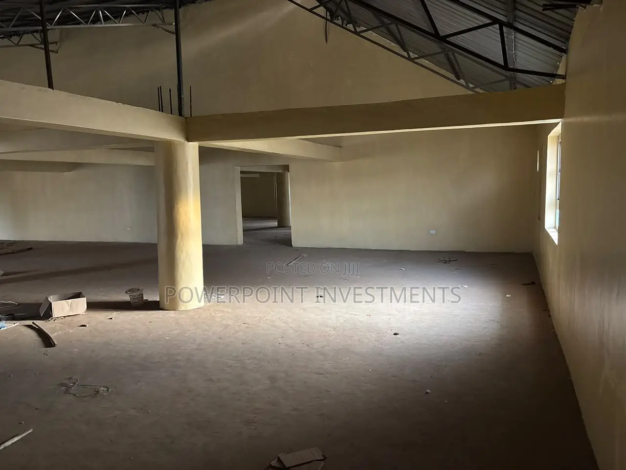 Warehouse / Space 2000 Square Feet