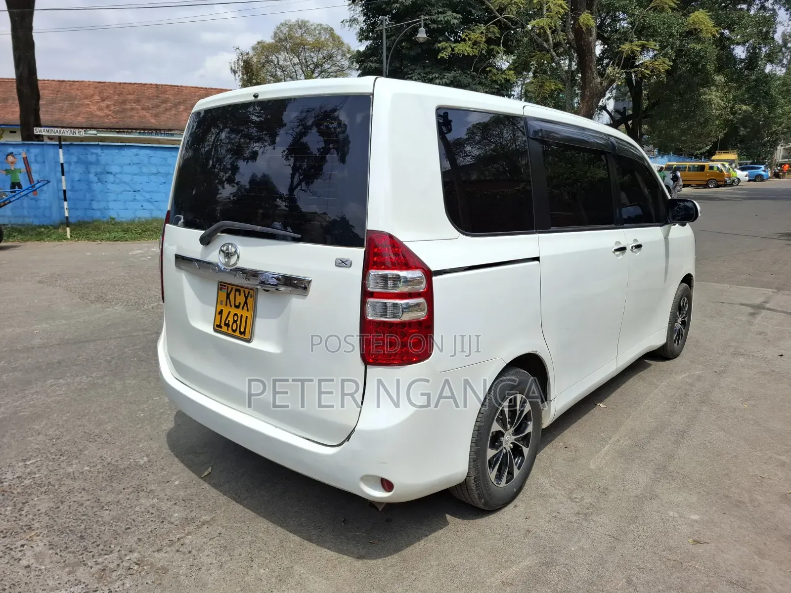 Toyota Noah 2013 White