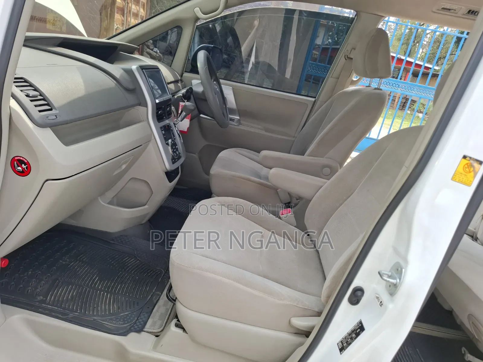 Toyota Noah 2013 White