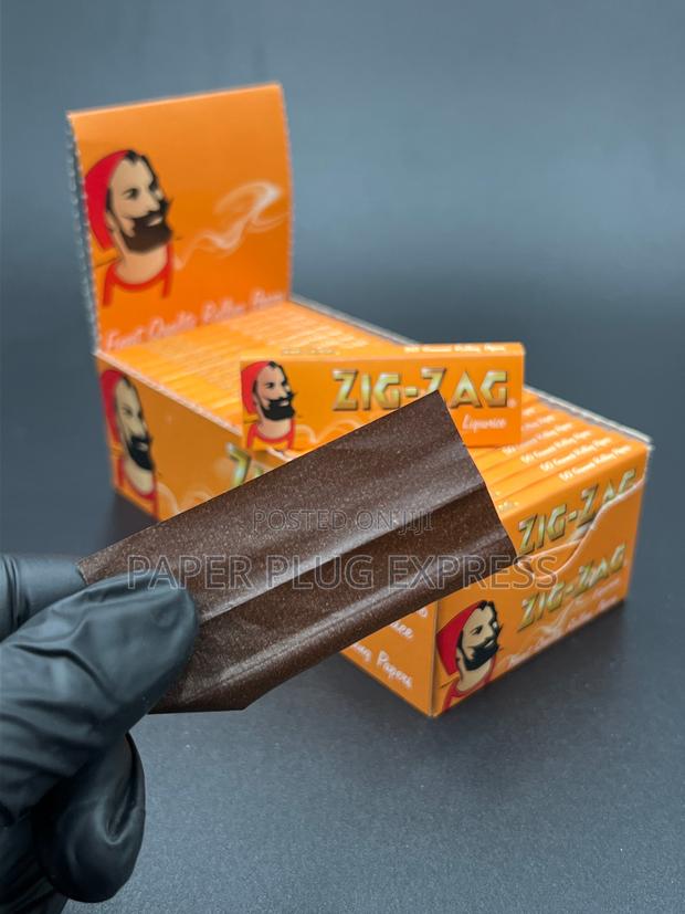 Zig-Zag Liquorice Dark Brown Chocolate Rolling Papers Regular Size - thumbnail 2