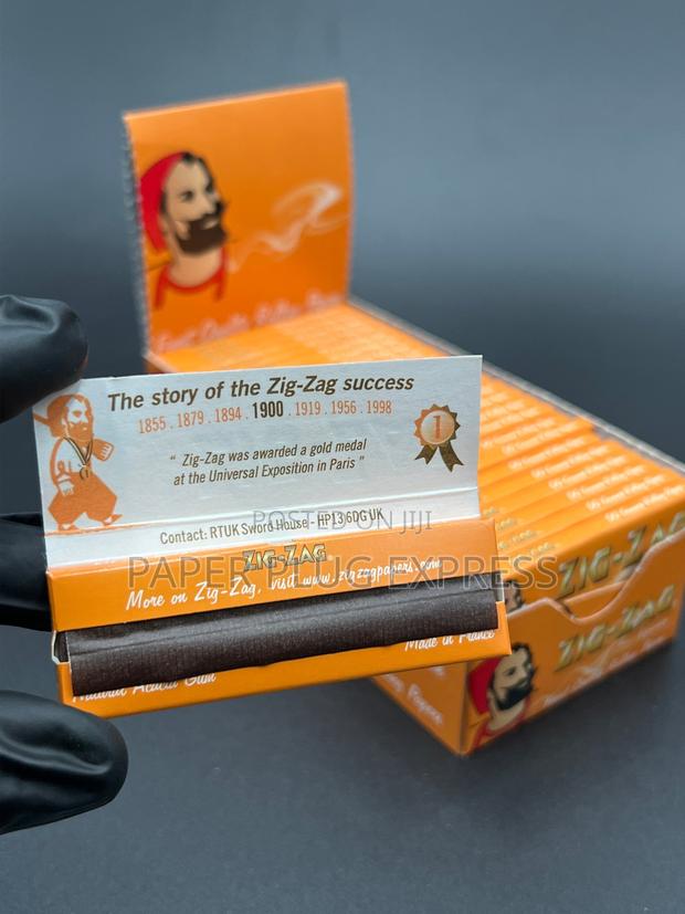 Zig-Zag Liquorice Dark Brown Chocolate Rolling Papers Regular Size - thumbnail 4