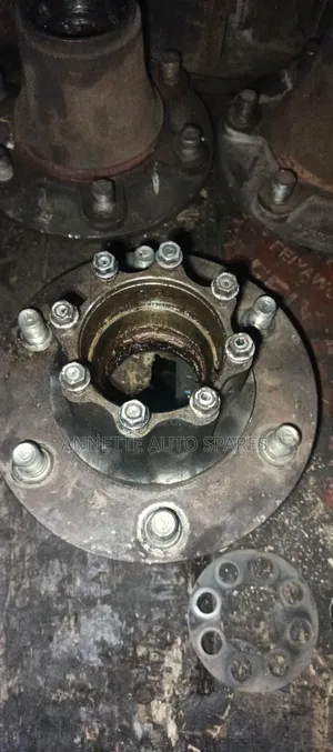 Rear Hub Isuzu 4.3 NQR