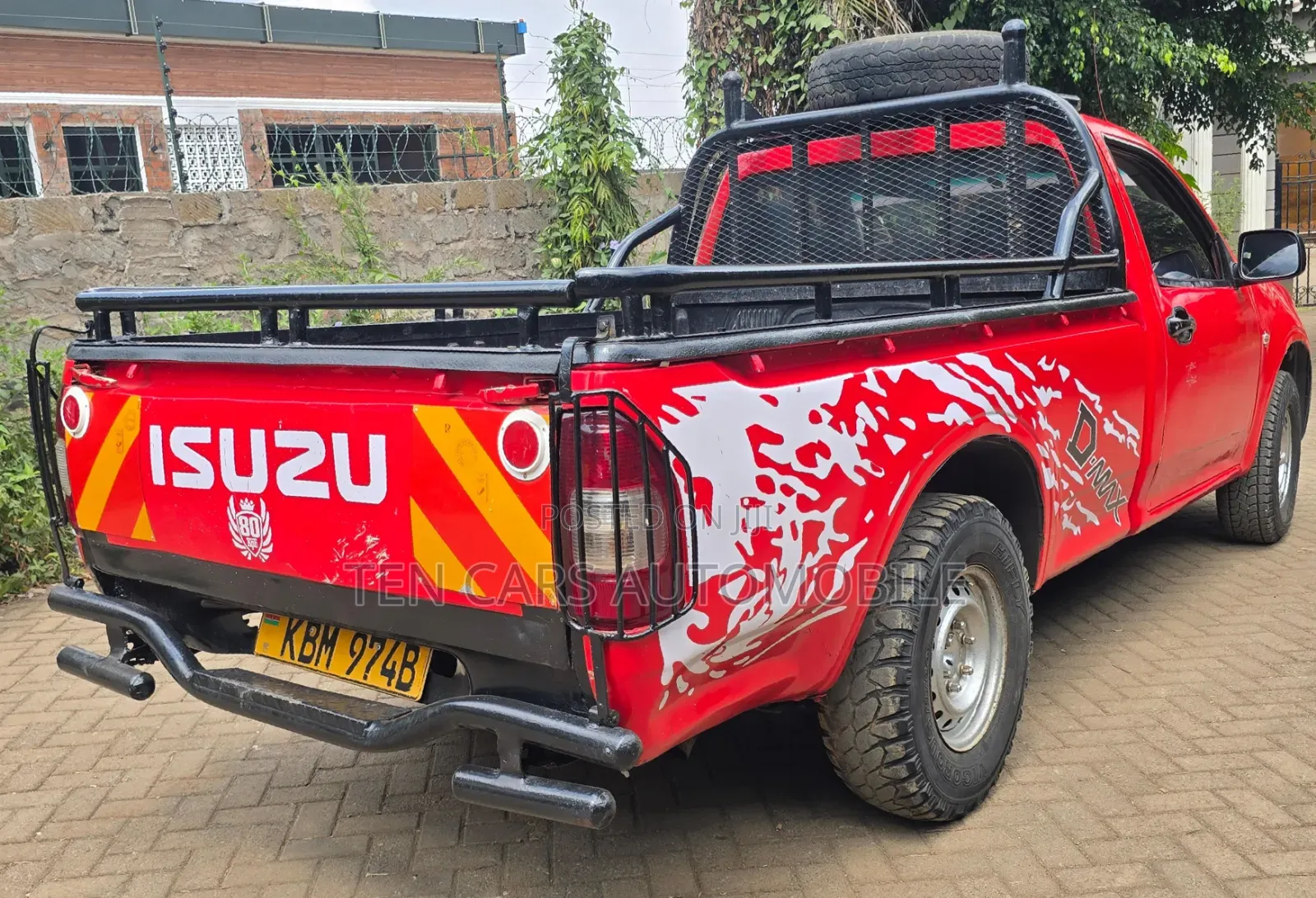 Isuzu D-MAX 2010 Red