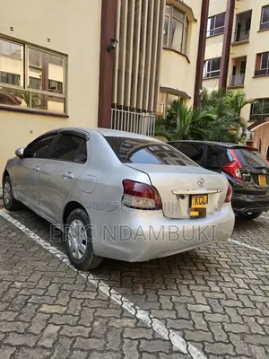 Toyota Belta 2010 Silver