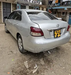 Toyota Belta 2010 Silver