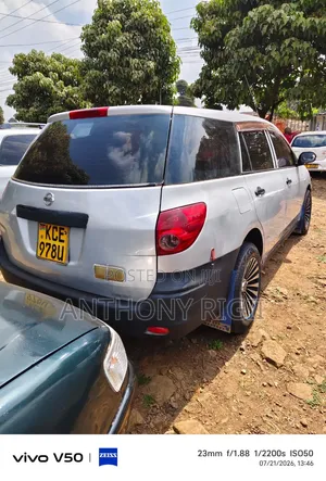 Nissan Advan 2010 Silver