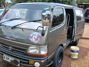 Toyota HiAce 2004