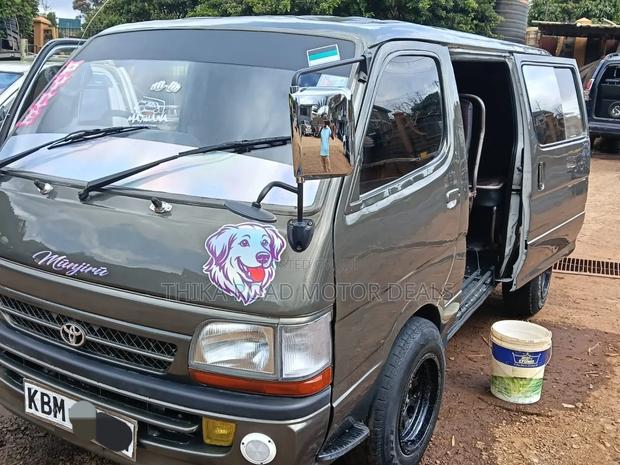 Toyota HiAce 2004
