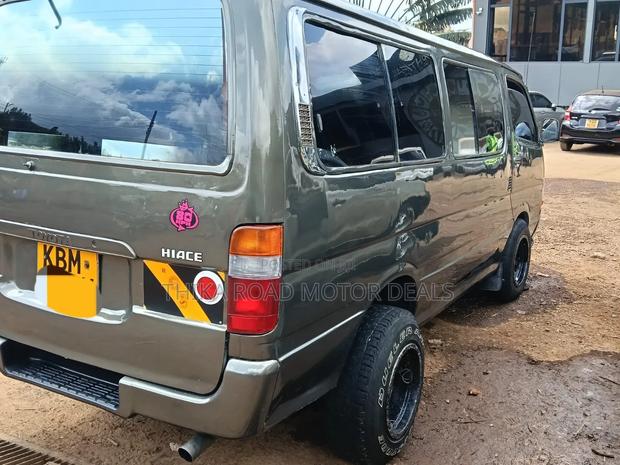 Toyota HiAce 2004 - thumbnail 3