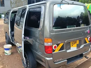 Toyota HiAce 2004