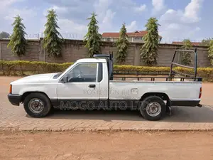 Mitsubishi L200 2001 White