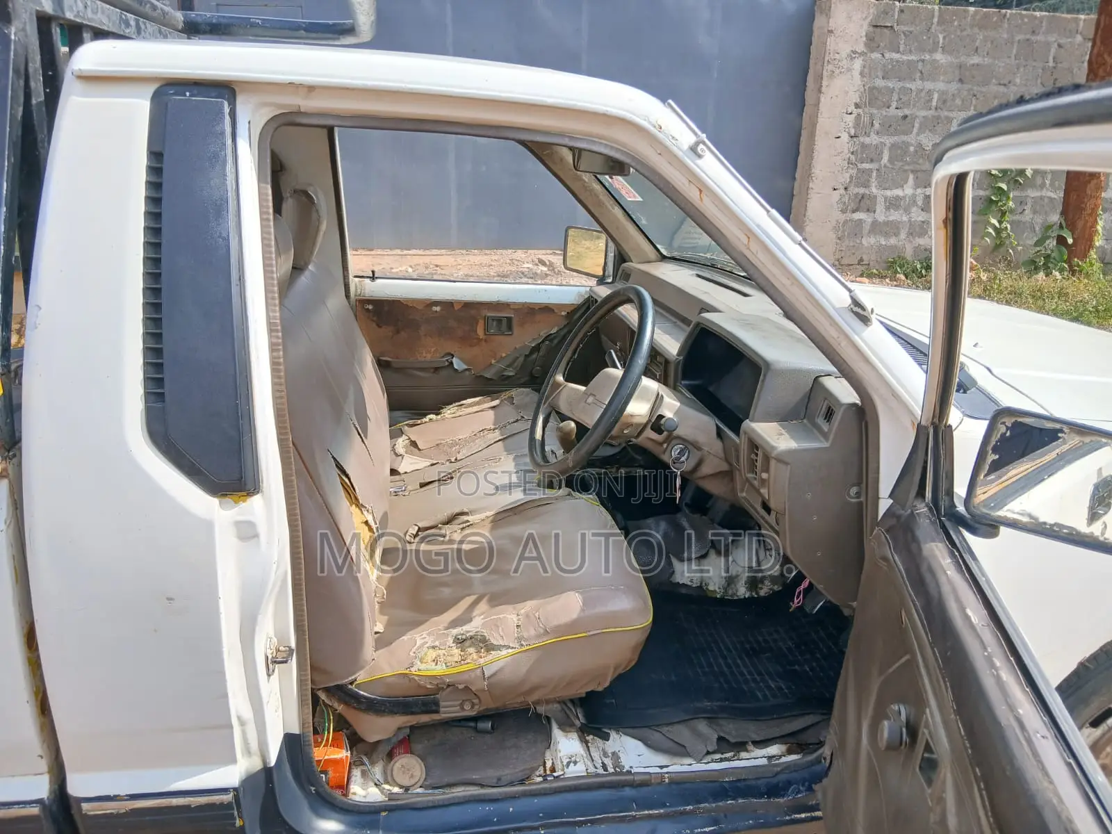 Mitsubishi L200 2001 White
