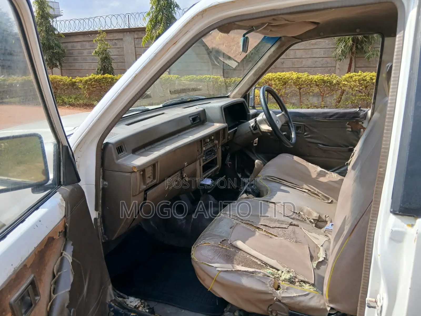 Mitsubishi L200 2001 White