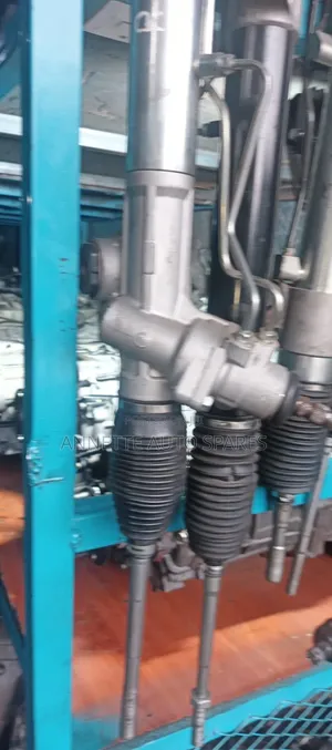Toyota Hilux Revo Steering Rack