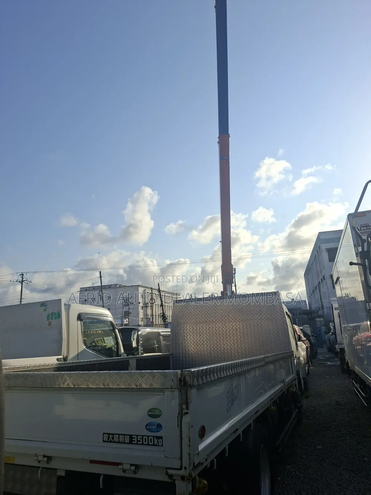 Mistubishi Canter Crane 5tonnes