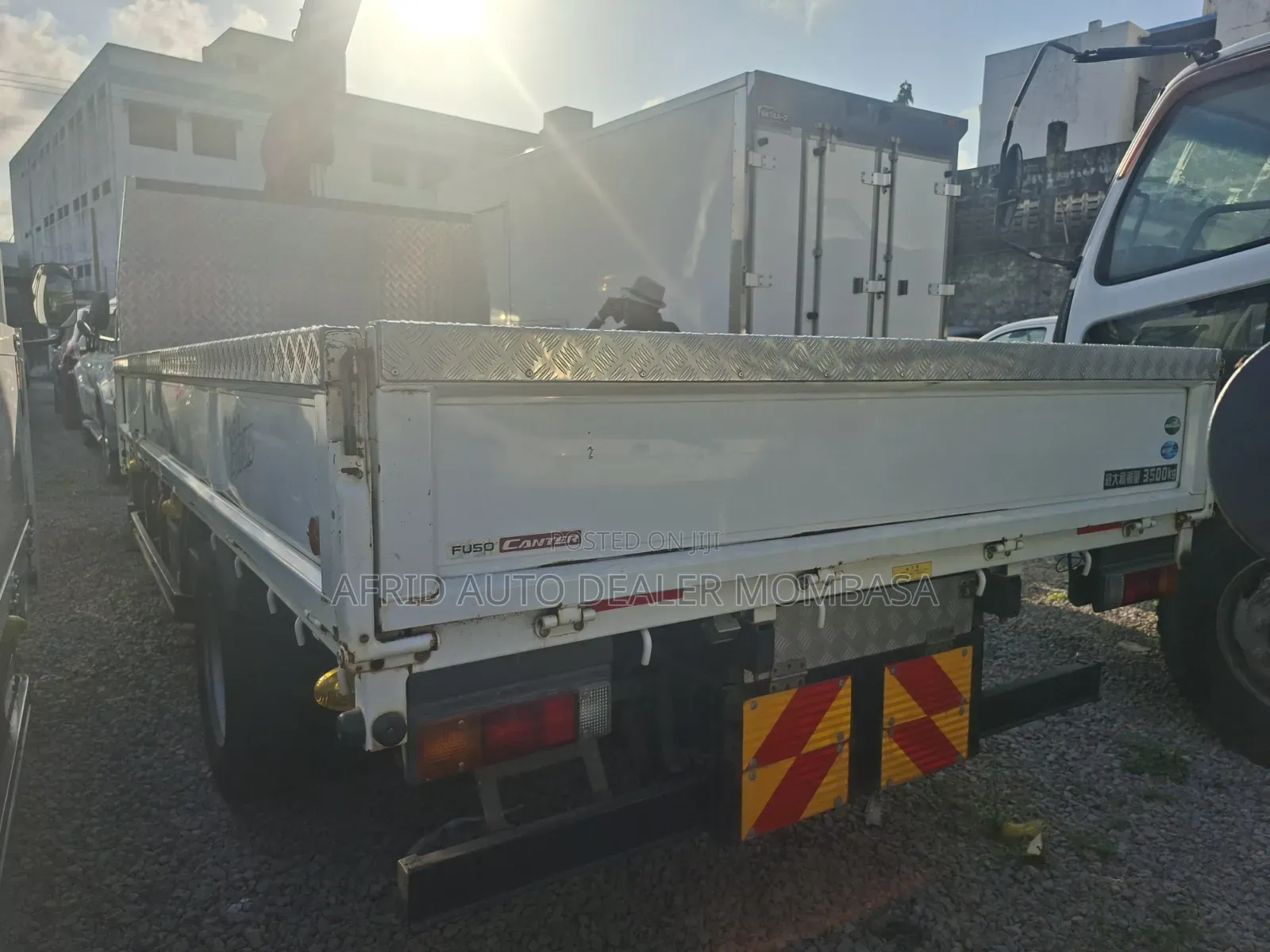 Mistubishi Canter Crane 5tonnes
