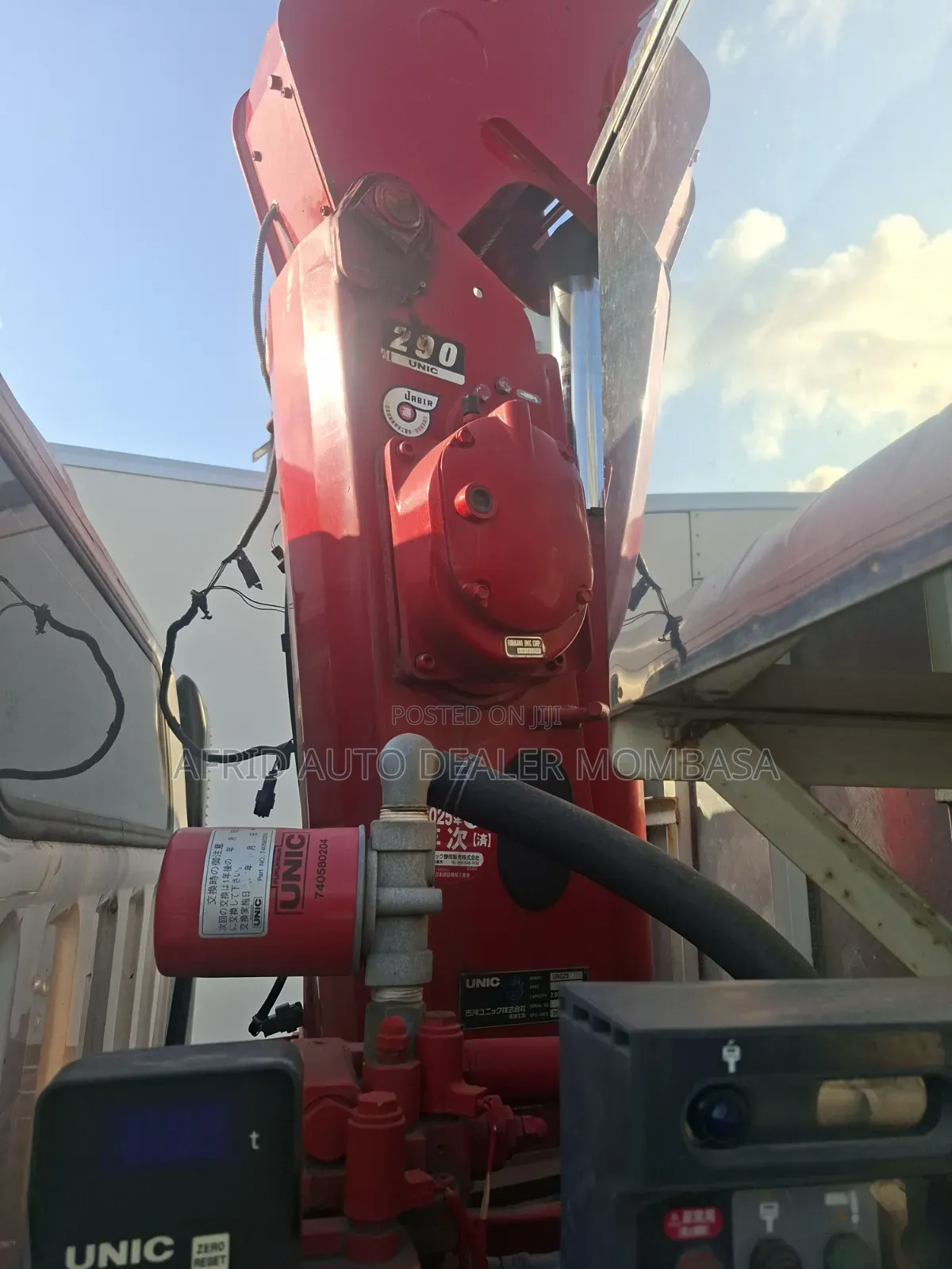 Mistubishi Canter Crane 5tonnes