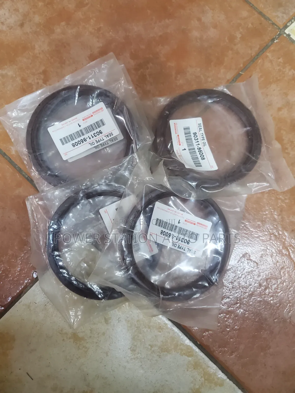 Toyota LC 79 Hub Seals