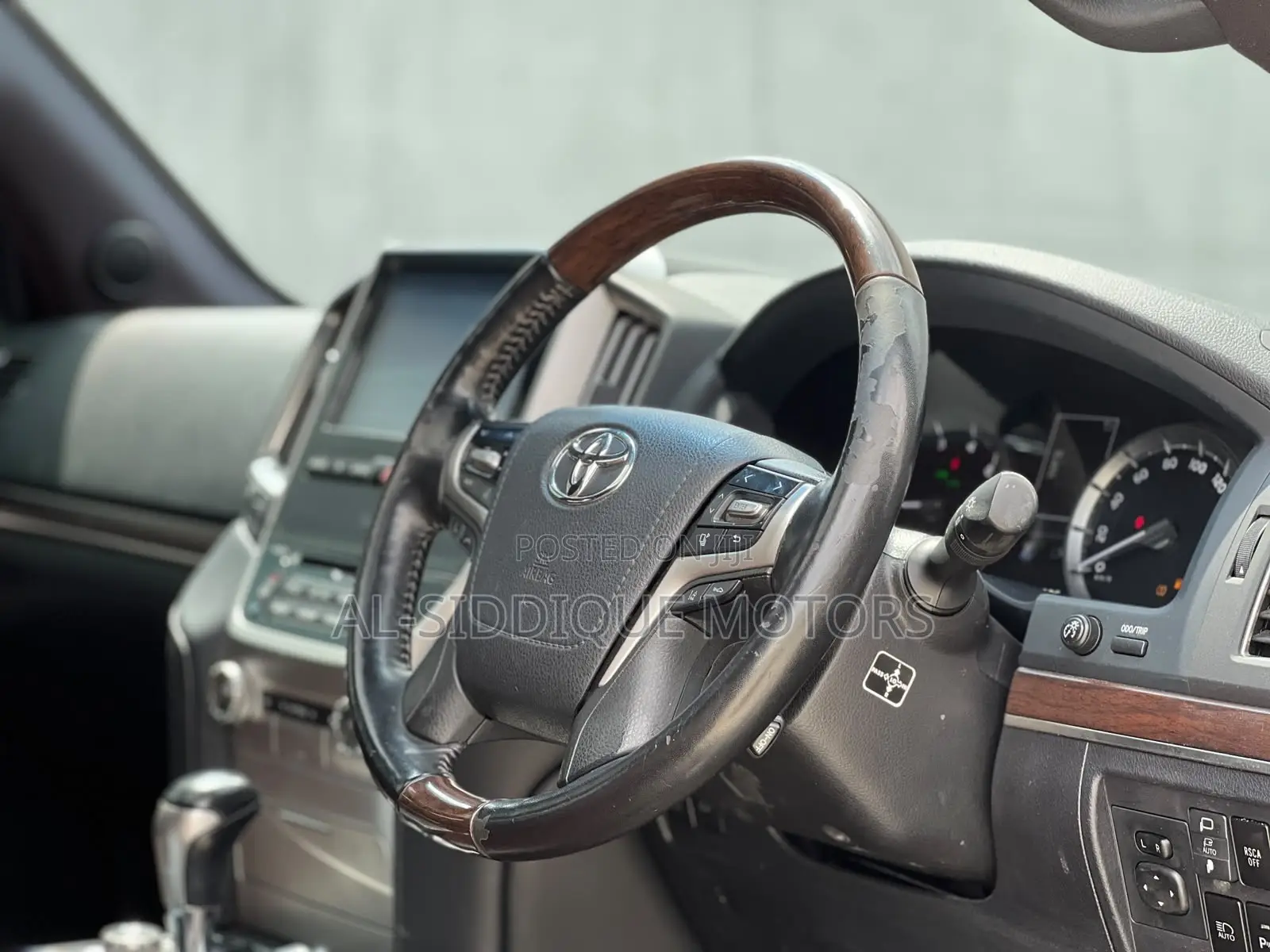 Toyota Land Cruiser 4.6 V8 AX 2019 Matt Black