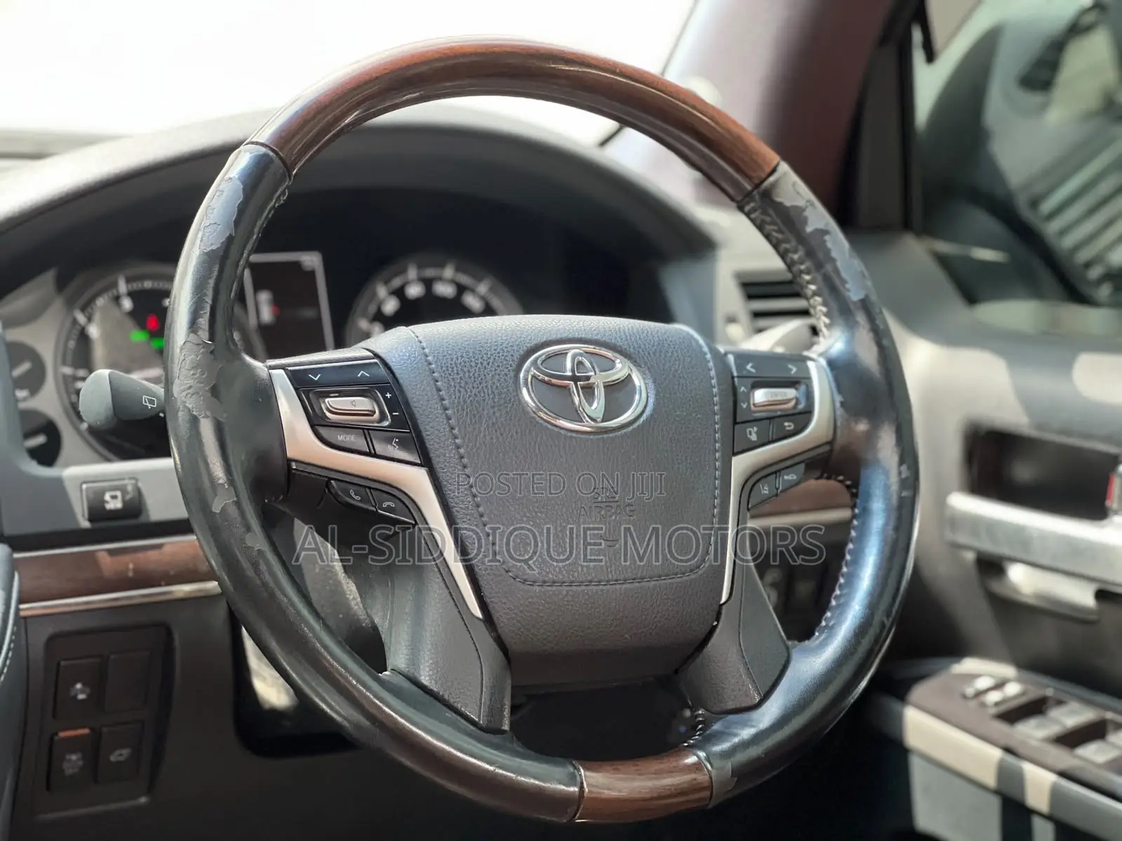 Toyota Land Cruiser 4.6 V8 AX 2019 Matt Black