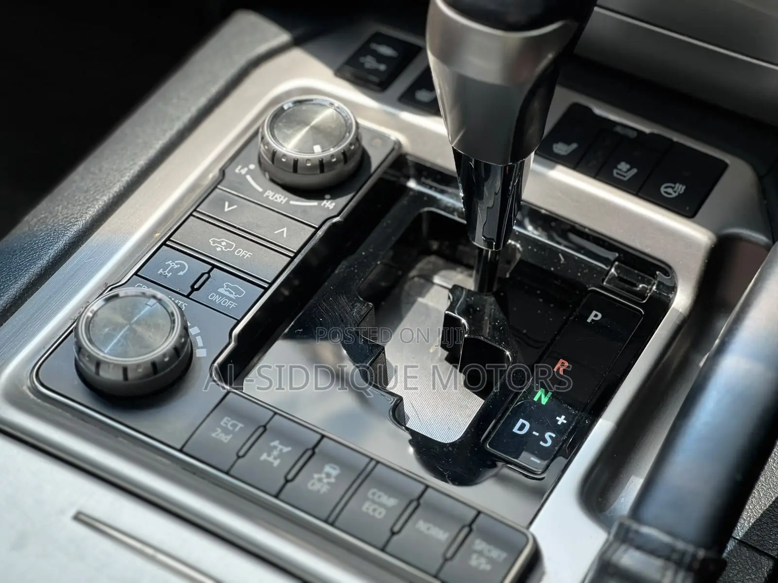 Toyota Land Cruiser 4.6 V8 AX 2019 Matt Black