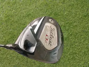 Titleist 910 D2 (9.5°) Driver in Stiff Flex