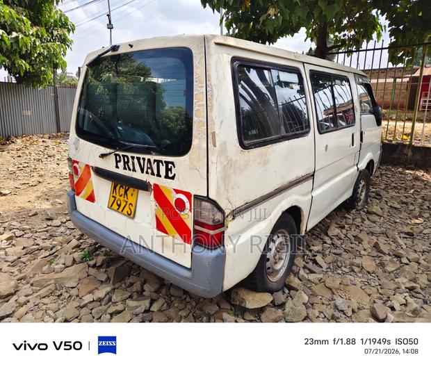 Mazda Bongo 2011 White - thumbnail 2