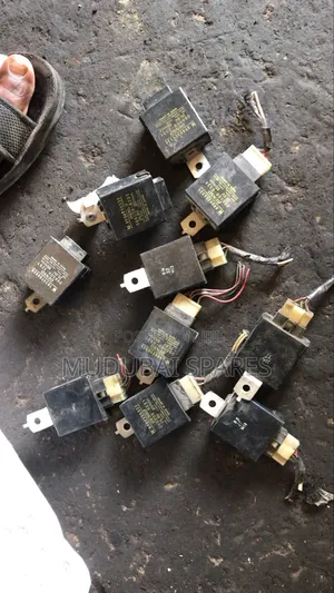 Isuzu Frr33,fsr,frr90, and FVZ Old and New Model Flasher Units