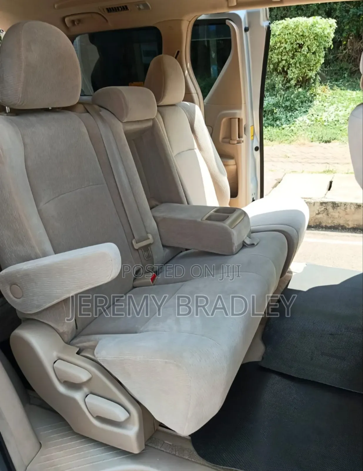 Toyota Alphard 2010 Silver
