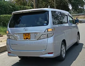 Toyota Alphard 2010 Silver