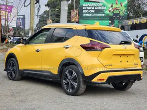 Nissan Kicks SV 2020 Yellow