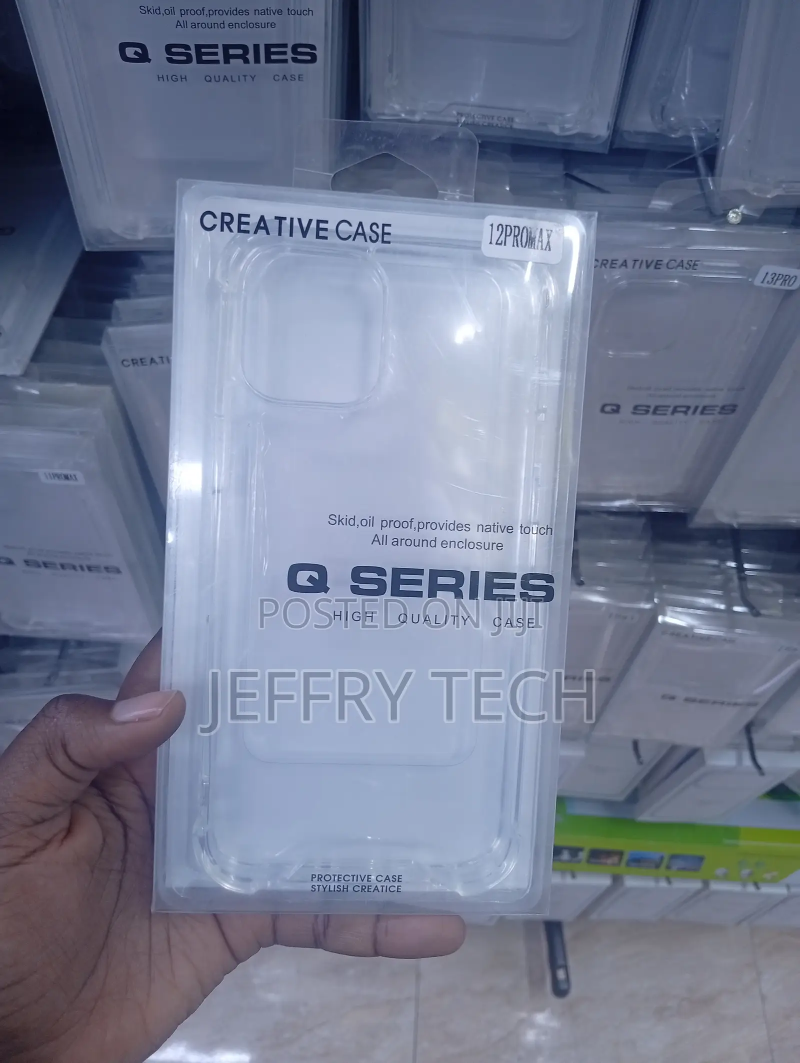 iPhone 12 Pro Max a Flexible, Shock-Absorbing TPU Frame Cover