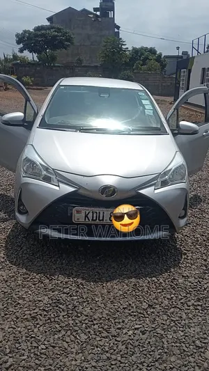 Toyota Vitz 2018 Silver