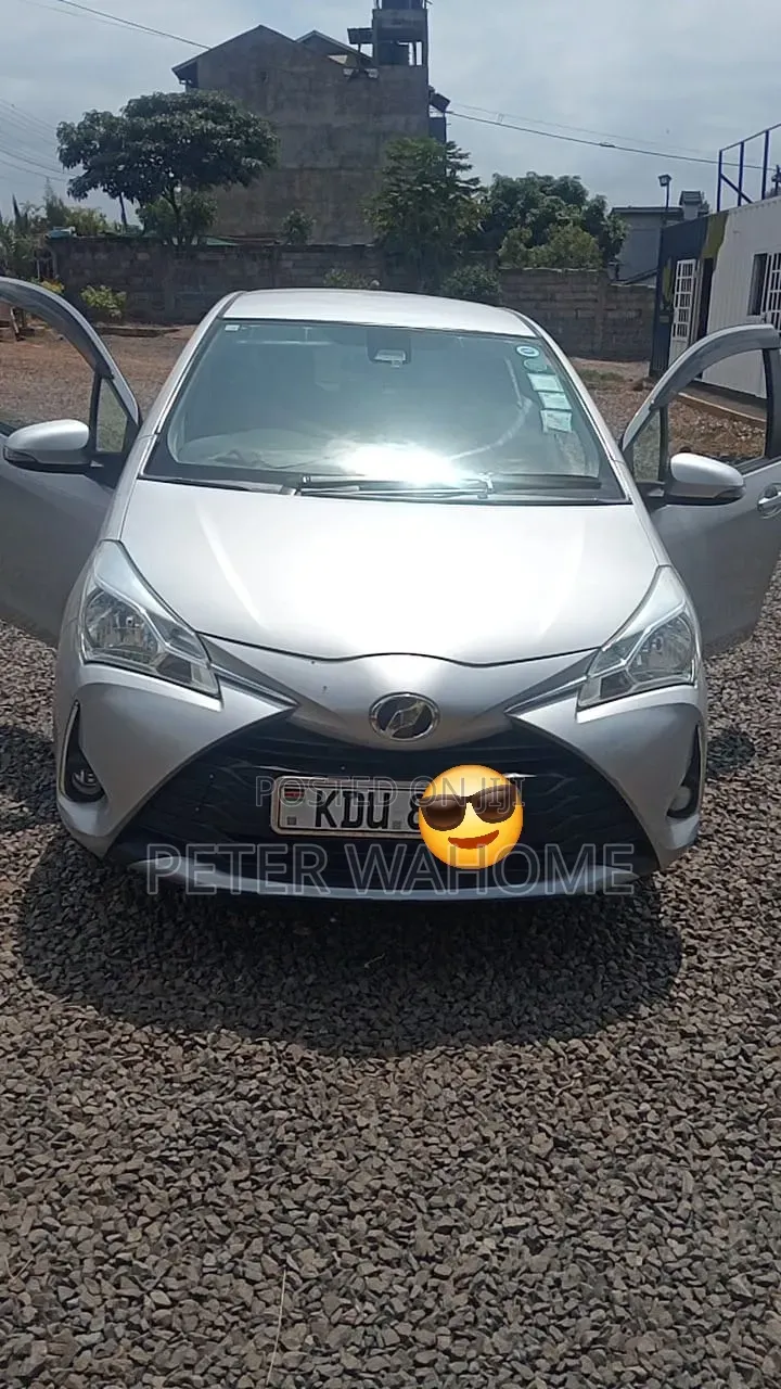 Toyota Vitz 2018 Silver