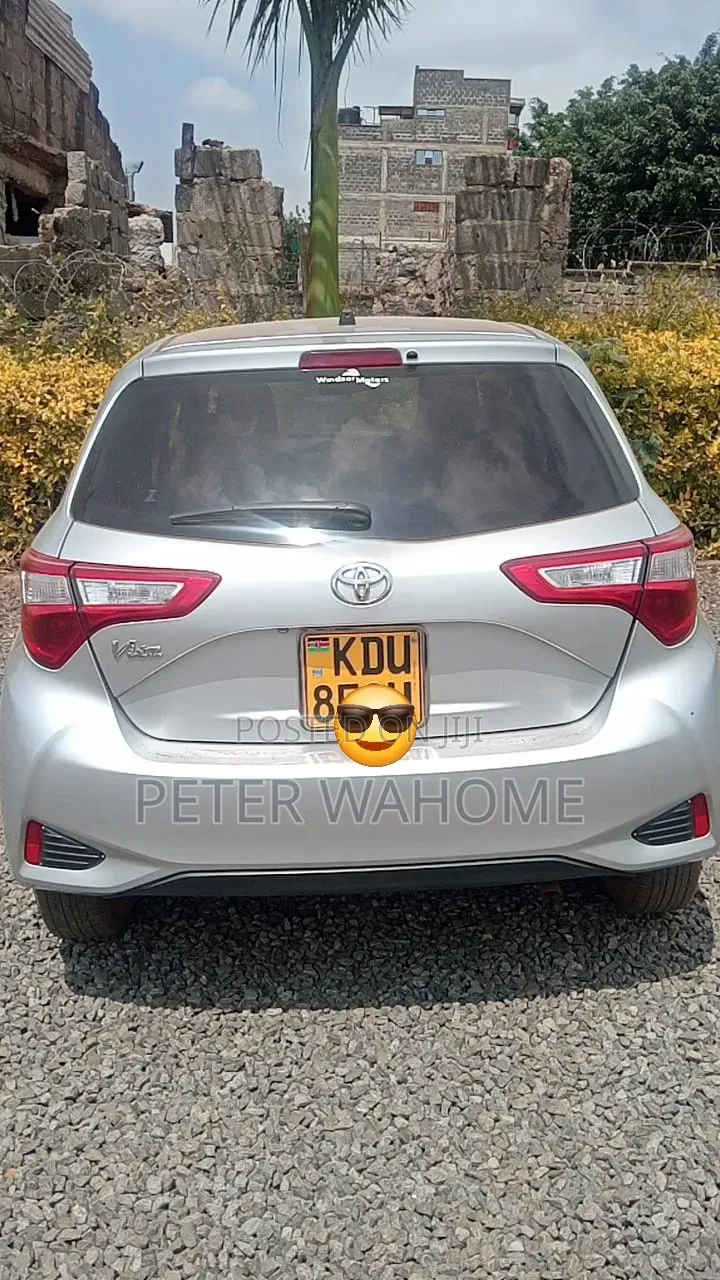 Toyota Vitz 2018 Silver