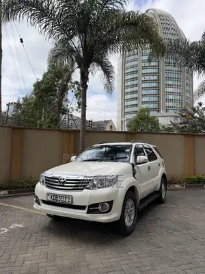 Toyota Fortuner 2.7 AWD 2013 White