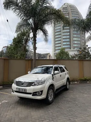Toyota Fortuner 2.7 AWD 2013 White