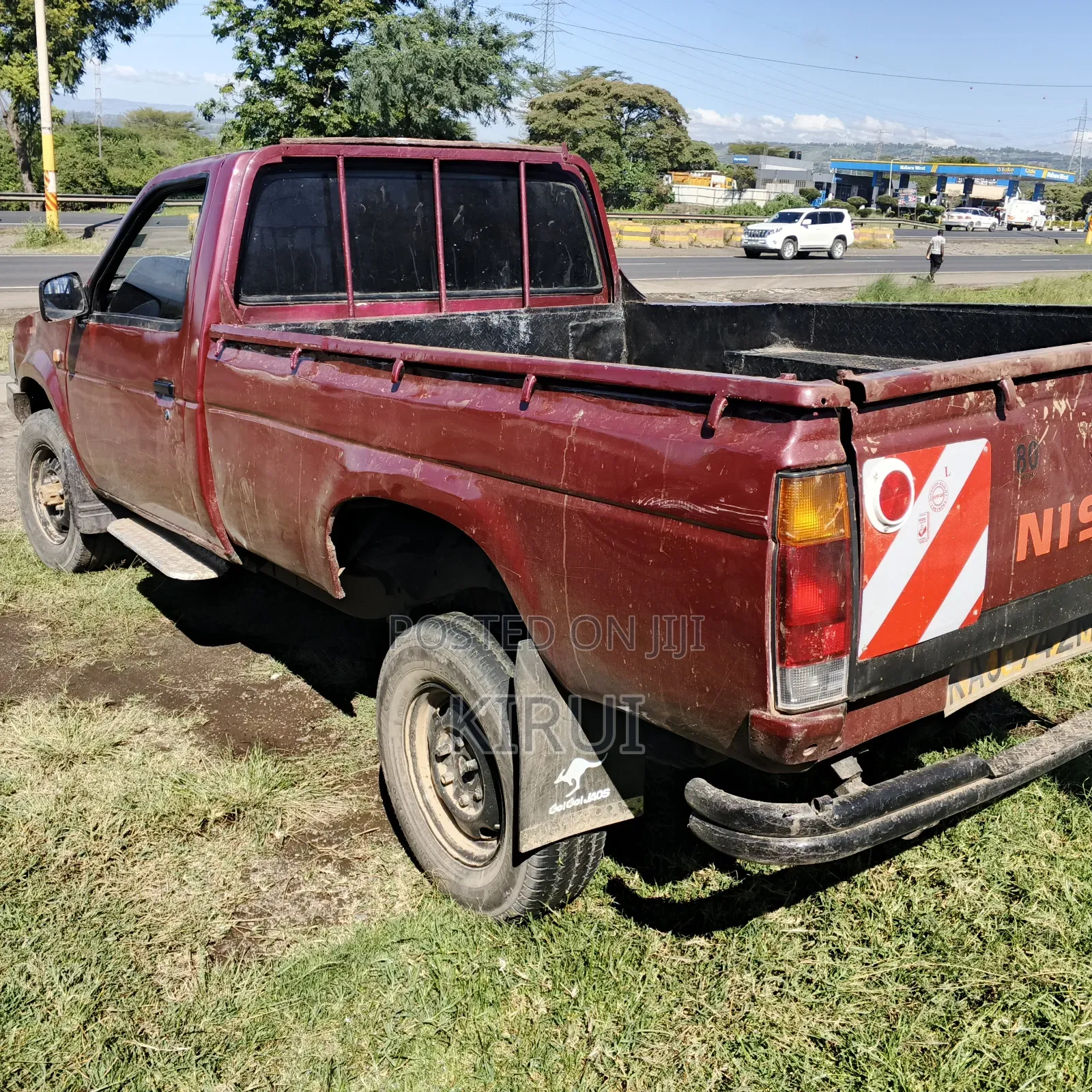 Nissan Pick-Up 2000 Maroon