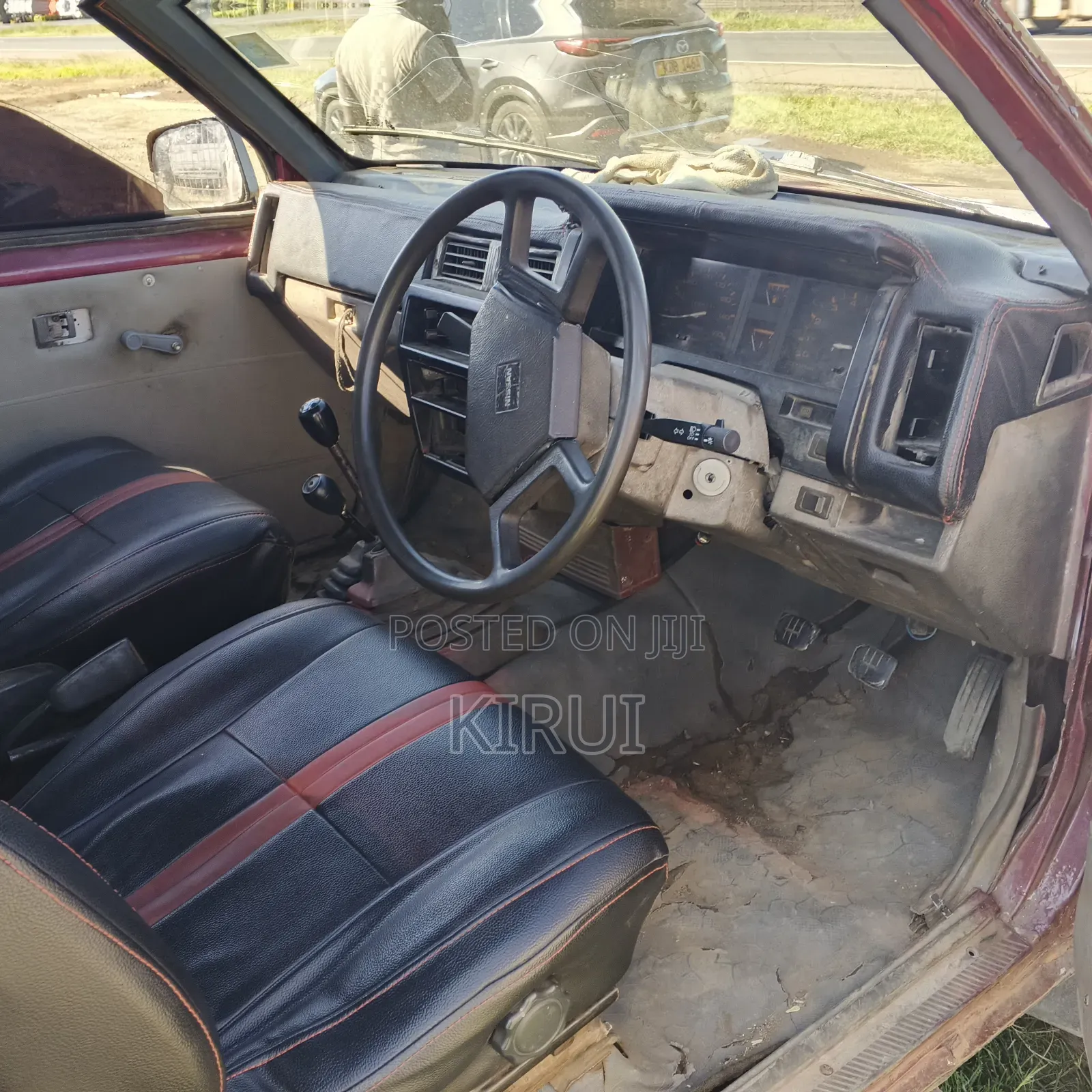 Nissan Pick-Up 2000 Maroon