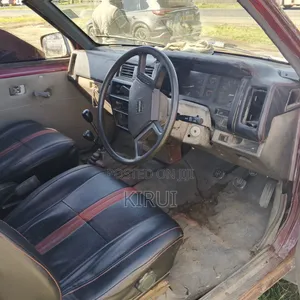 Nissan Pick-Up 2000 Maroon