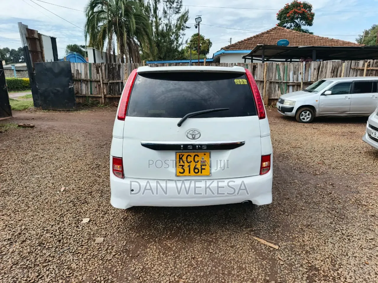 Toyota ISIS 2008 White