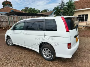 Toyota ISIS 2008 White