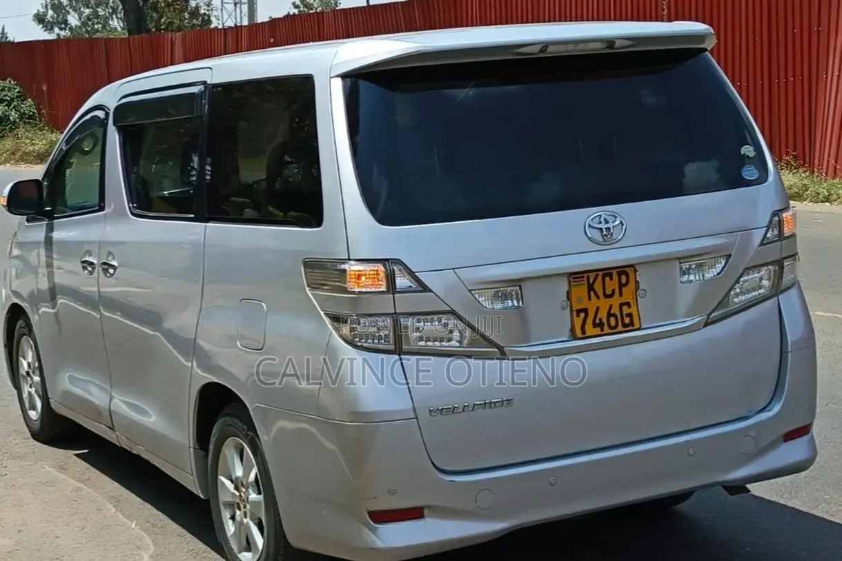 Toyota Vellfire 2010 Silver