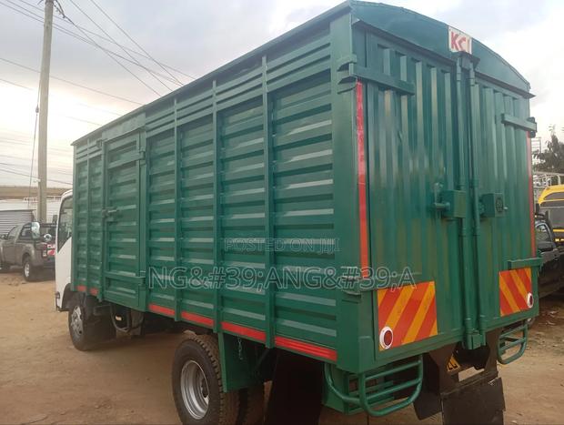 Isuzu NMR Truck - thumbnail 6