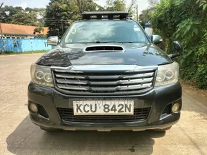 Toyota Hilux 2012 Black