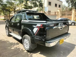 Toyota Hilux 2012 Black