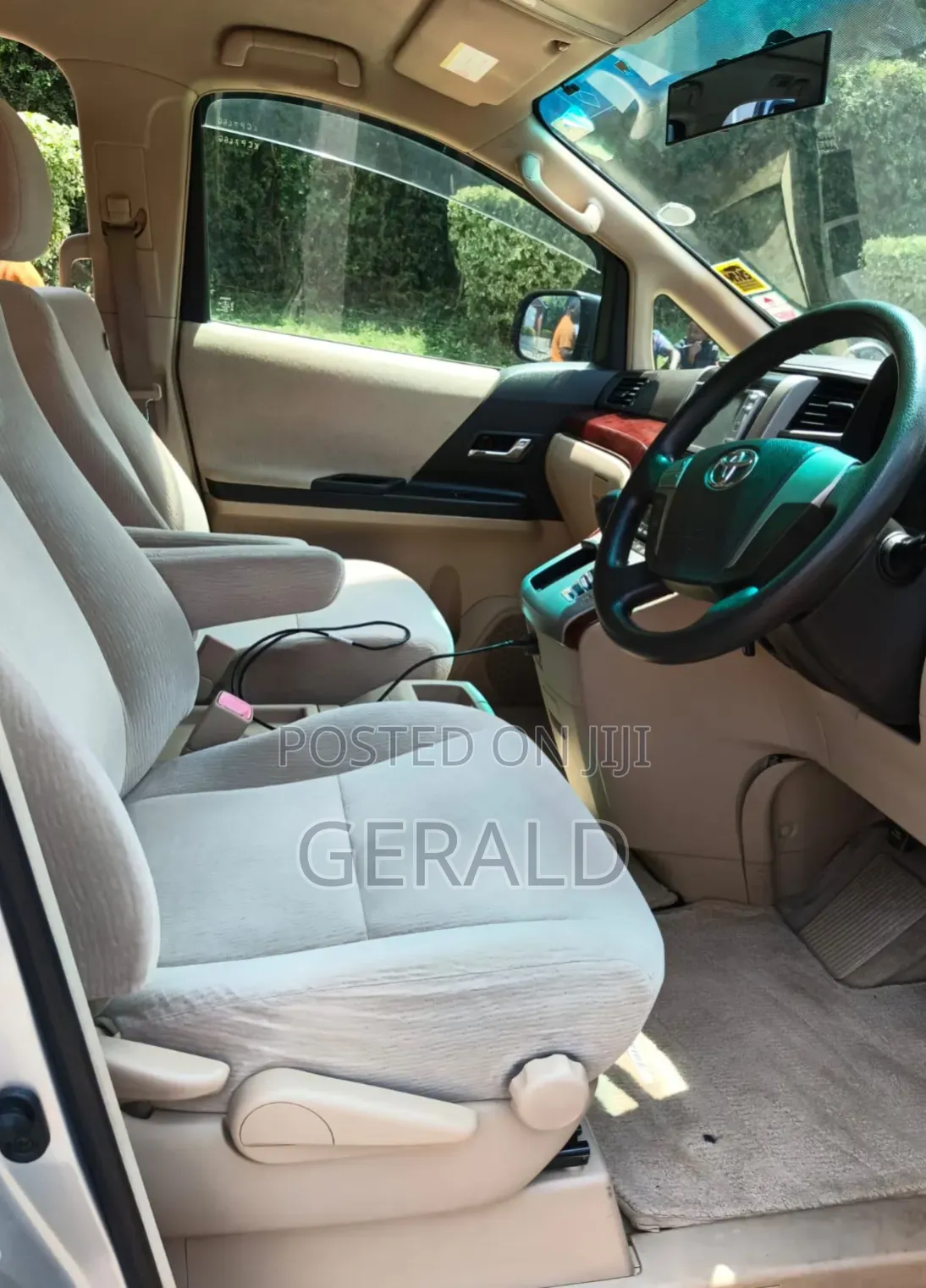 Toyota Vellfire 2010 Silver