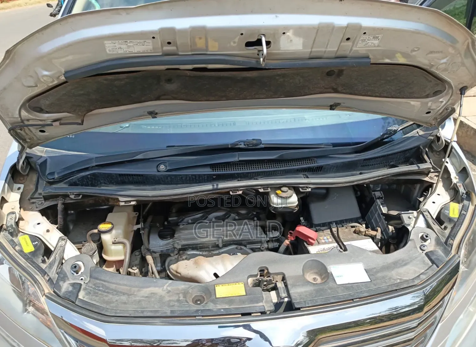 Toyota Vellfire 2010 Silver
