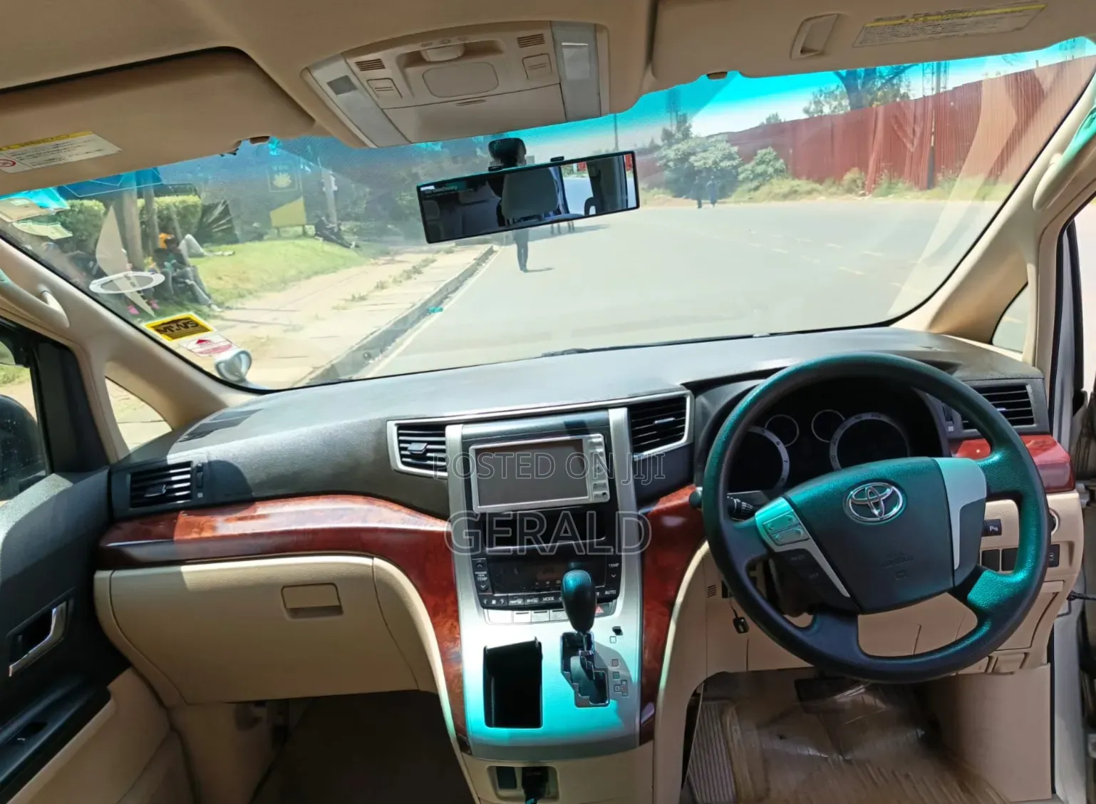 Toyota Vellfire 2010 Silver