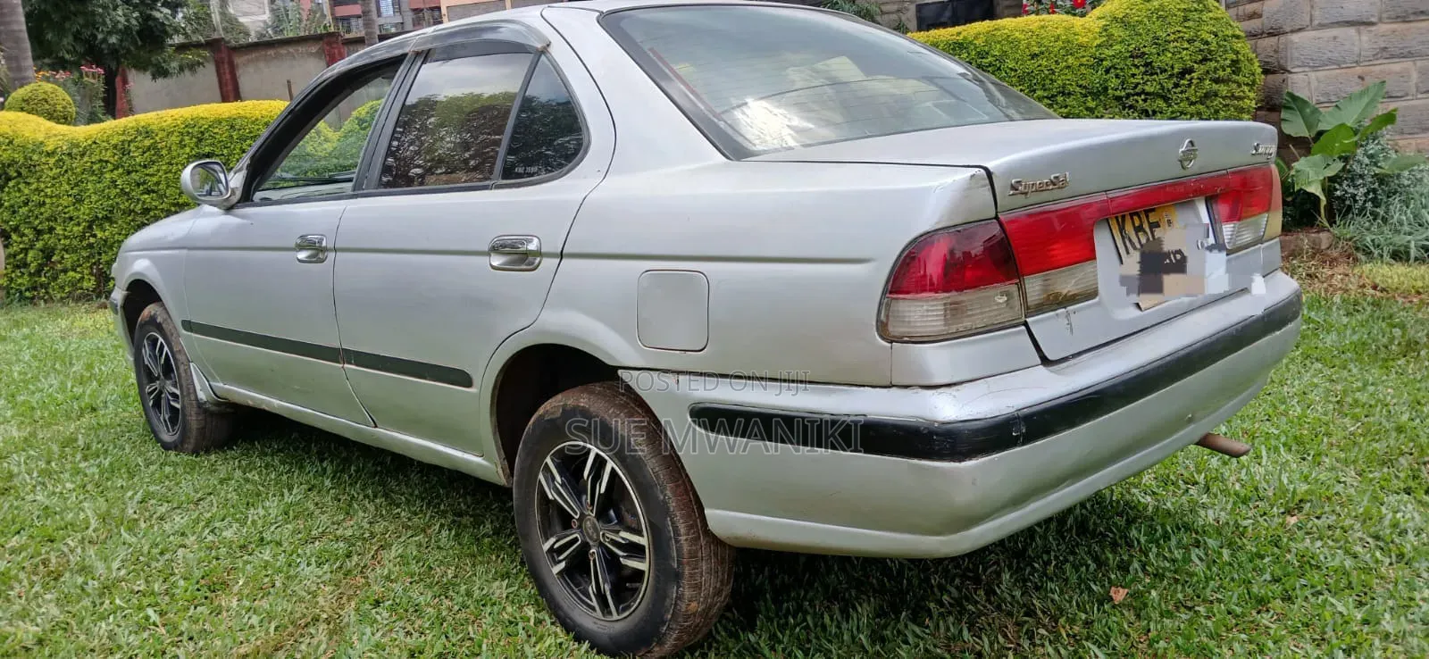 Nissan Sunny 2000 Silver